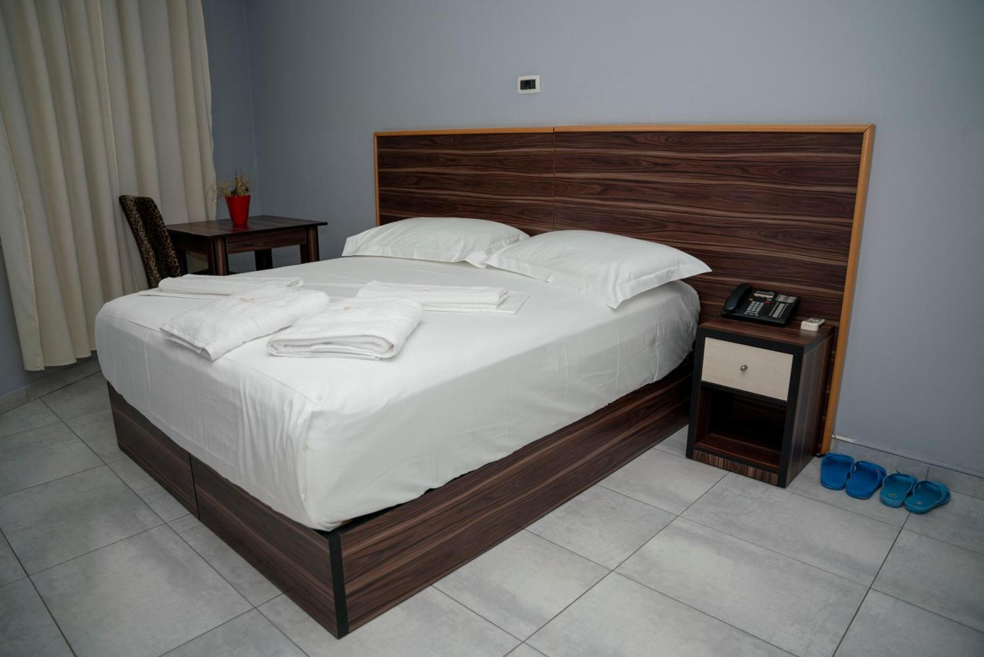 Hotel Pernoca Durrës Exterior foto